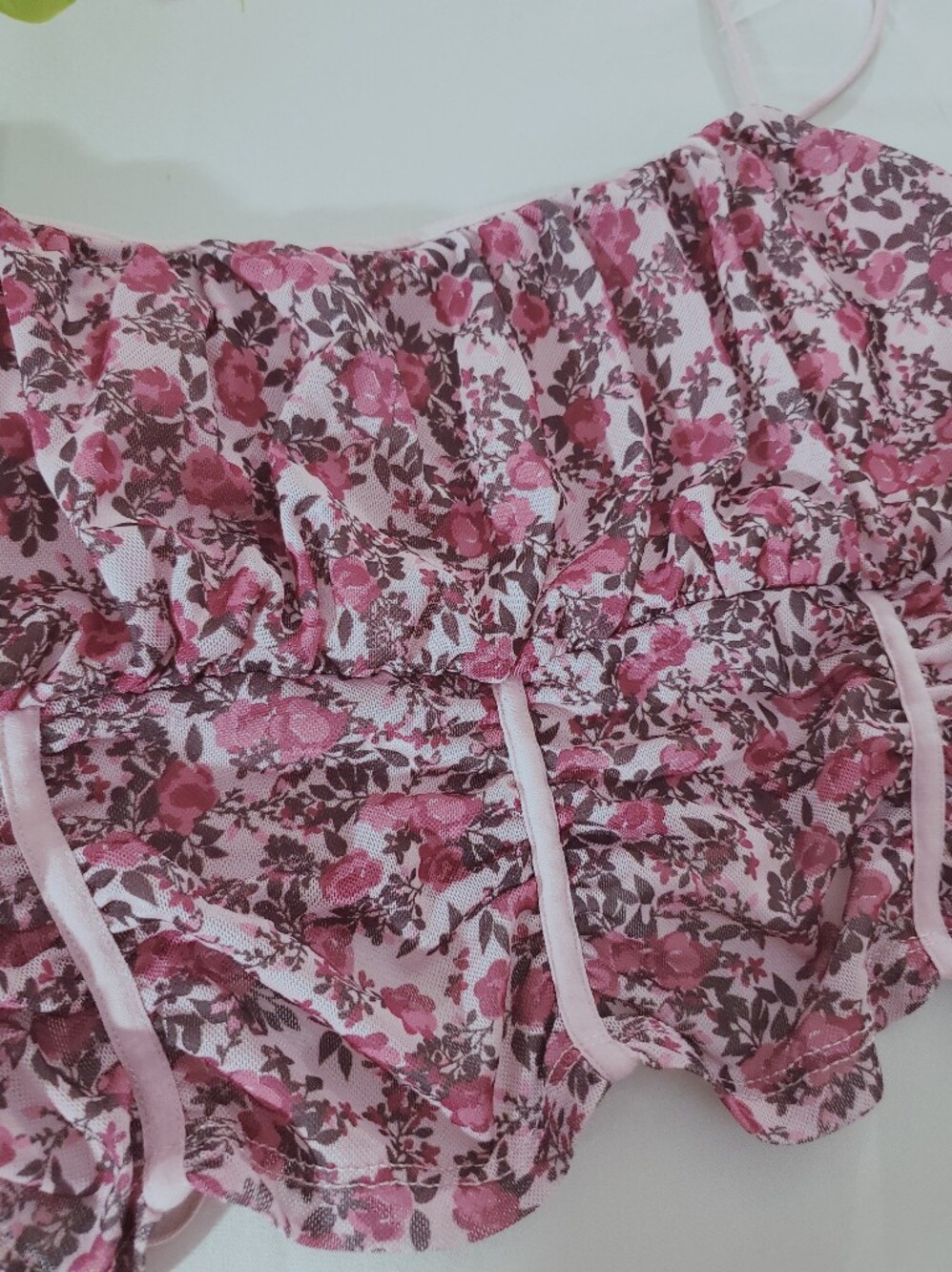 GARAGE Floral Ruffled Smock Pleated Rose Cami Crop Top - Picture 6 of 11